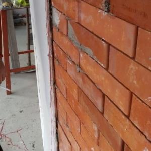 Тухлена стена