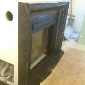 облицовка на камина с черен гранит