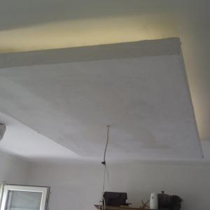 скрито осветление център стая