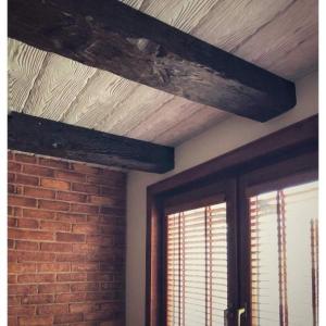 Тавн направен с декоративни греди