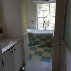 цялостен ремонт на 4 етажна къща 7 стаи и 3 бани