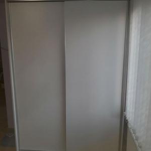 Гардероб с плъзгащи врати