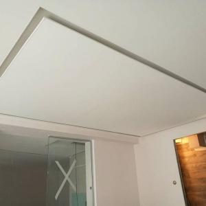 окачен таван и скрито осветление