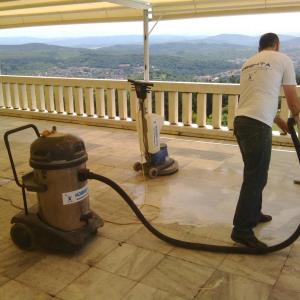 Моменти от работния процес - шлайфане на мрамор