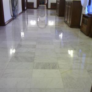 Шлайфан от нас мраморен под