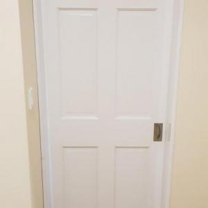 Изработка и монтаж на плъзгащи врати масив