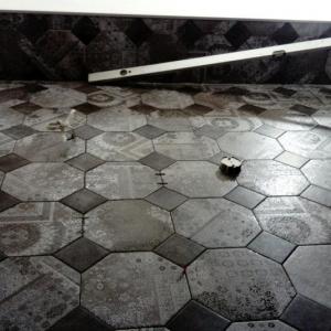 Полагане на дизайнерски плочки