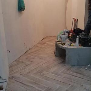 Полагане на плочки на рибена кост