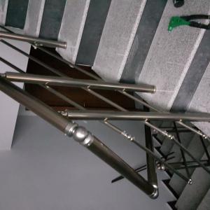 Алуминиев парапет за стълбище