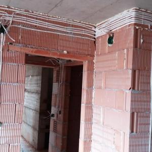 полагане на мостов кабел с ПВЦ фиби