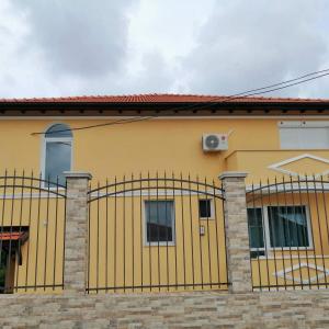 Реализиран обект през Майстор Плюс. Цялостно изпълнение на фасадата  - Изодом ООД