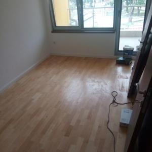 Монтаж на трислоен паркет и МДФ первази