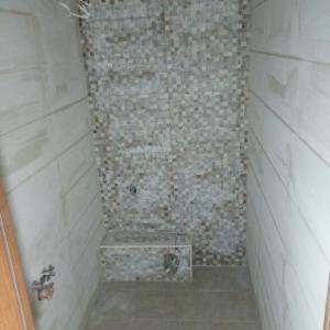 Тоалетна с плочки