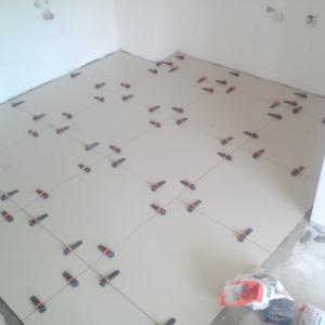 Плочки в кухня със система за нивелация