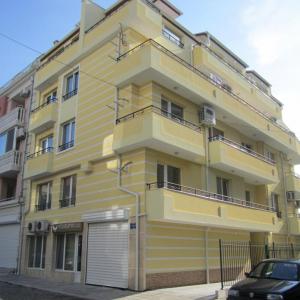 Жилищна сграда на улица Средна гора