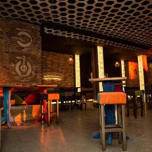 Изработване на таван, маси , лога , фризове от шперплат