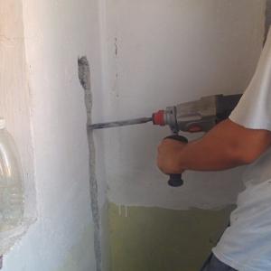 Направа на конзолна кутия в панелна стена