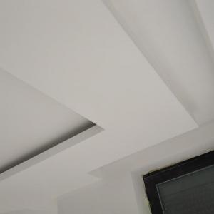 Скрито осветление с ниша за корнизите.