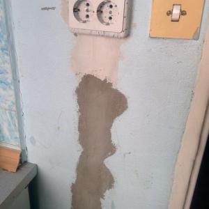 Полагане на контакт в панелен апартамент