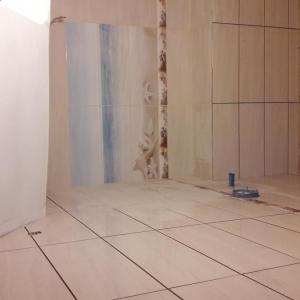 Полузавършена баня