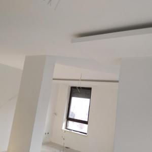 Скрито осветление с ниша за корниз.