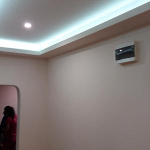 Таван, стени , осветление и боя.