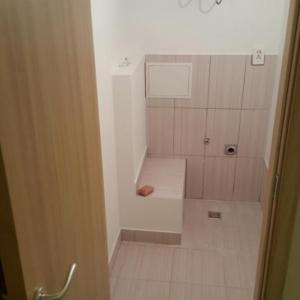 мокро помещение с монтиран бойлер