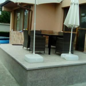 Настилка на веранда от термолющен гранит