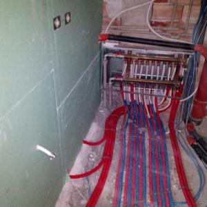 Инсталиране на колектори и тръби за парно