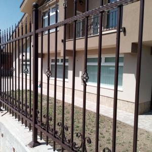 изграждане на ограда