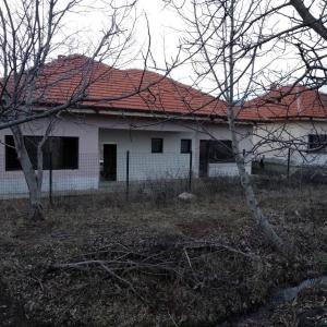 Еднофамилни къщи.