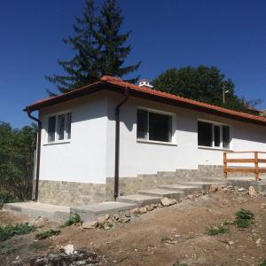 Реконструкция на къща