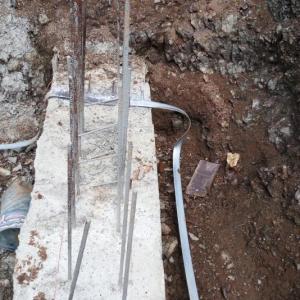 Полагане на заземителна шина за гръмоотводна инсталация  в основите на новострояща се къща 2