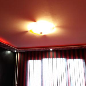 Окачен таван с лед осветление