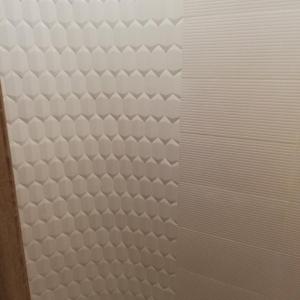 Плочки на стена овал в тоалетна