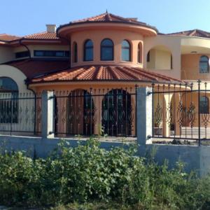 Частна къща покрив