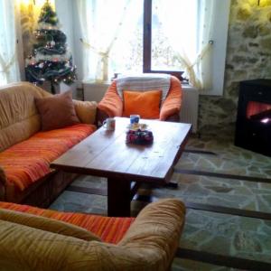 Дървена маса