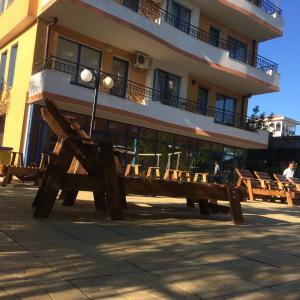 Дървени шезлонги