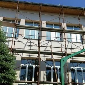 Монтаж метално скеле за ремонт на покрив