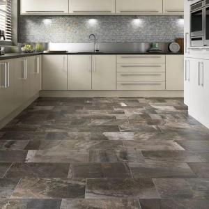 Под от естествен камък в кухнята – основни варианти