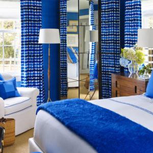 Тъмносиня спалня