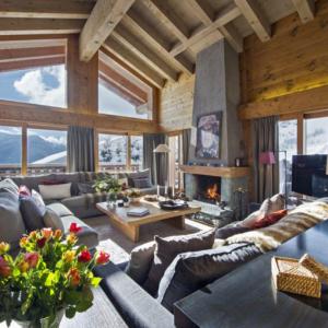 Практическата реализация на стил Шале в градска дневна е възможна!