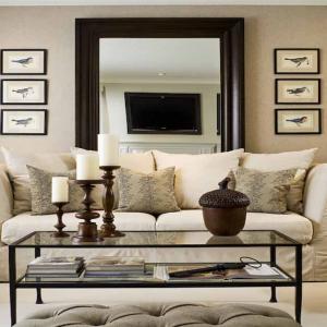 Огледала в дневната