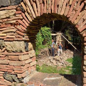 Автентична археологическа база