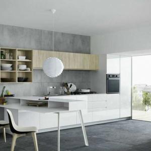 Сливане със семпъл сив цвят