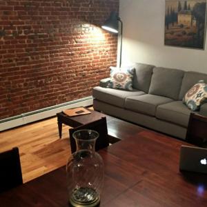 Кои цветове са подходящи за малка всекидневна?