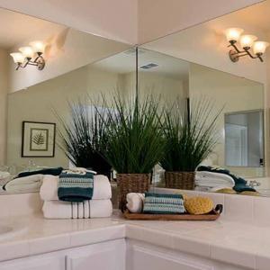 Обърнати едно към друго огледала