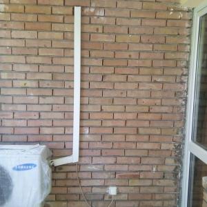 Боядисване на тухли.