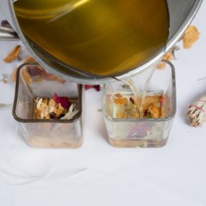 Стъпка №4: Изсипете разтопения восък