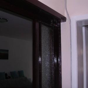 Боядисване на врати.